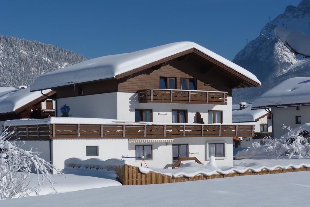 Haus Enzian Lermoos Exterior foto
