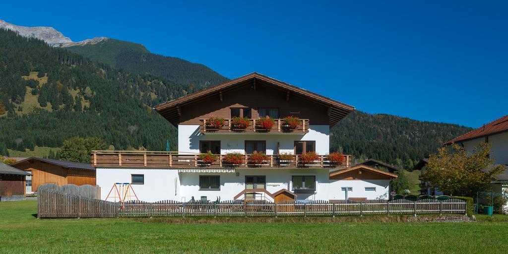 Haus Enzian Lermoos Exterior foto